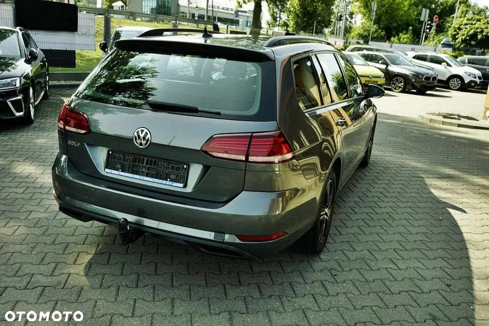 Volkswagen Golf - 6