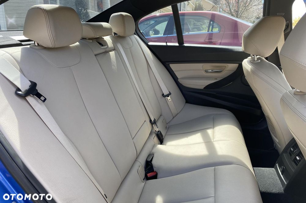 BMW Seria 3 335i Sport Line - 25