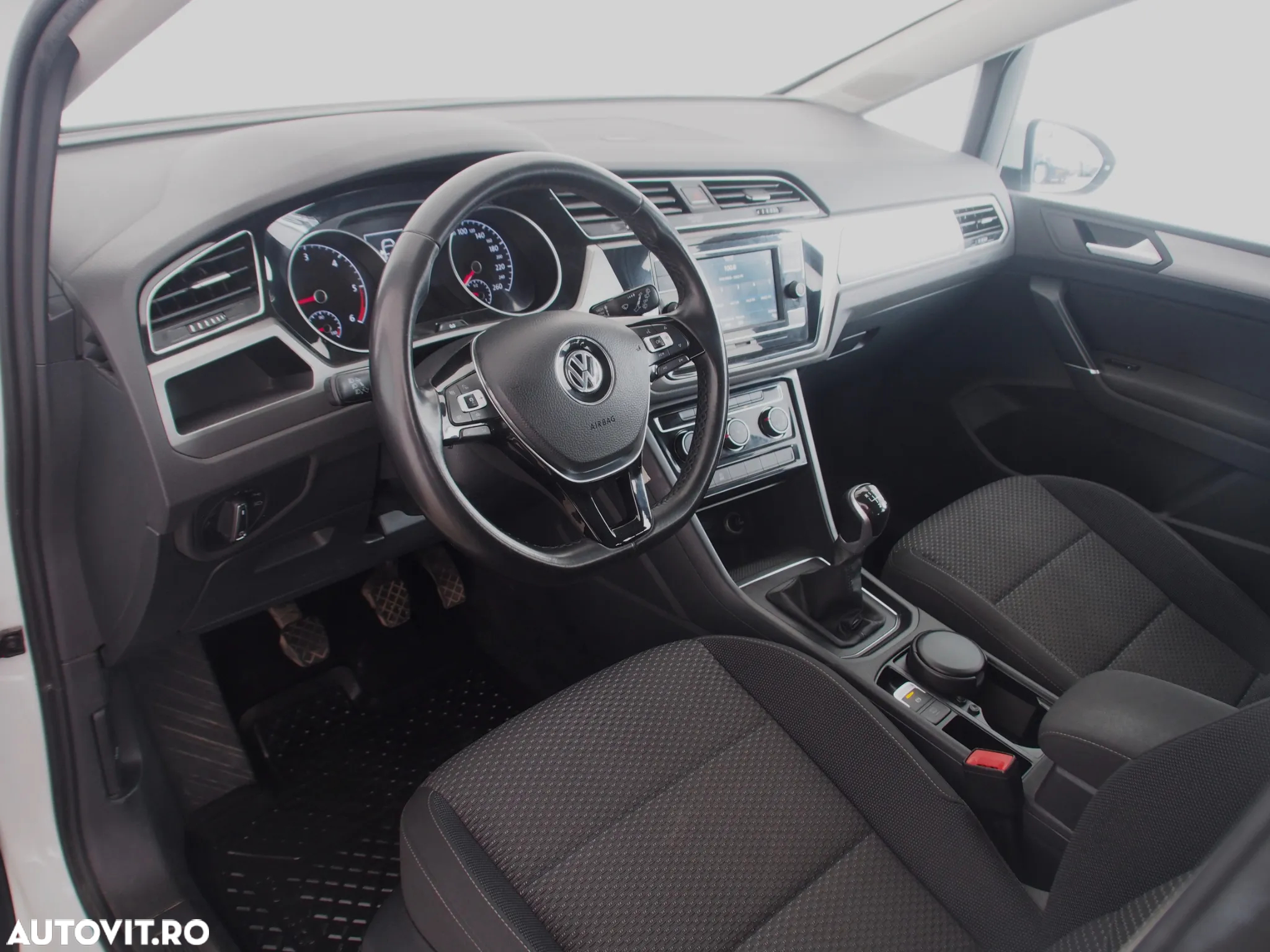 Volkswagen Touran 2.0 TDI Comfortline - 8