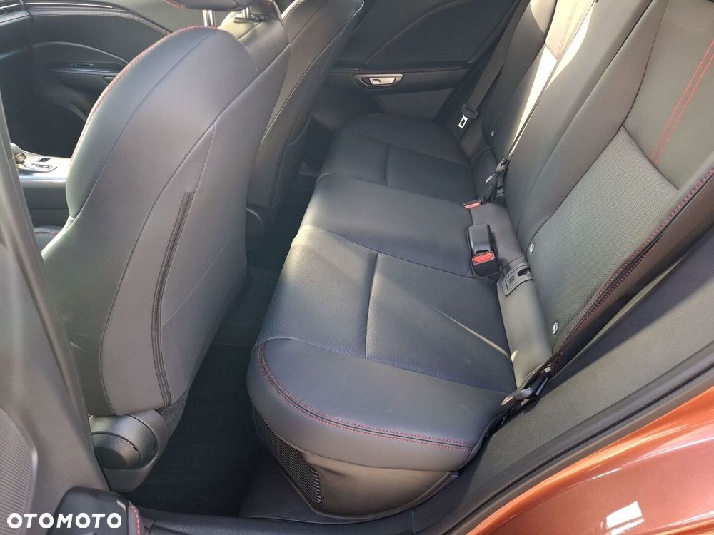 Lexus LBX 1.5 Hybrid Emotion - 22