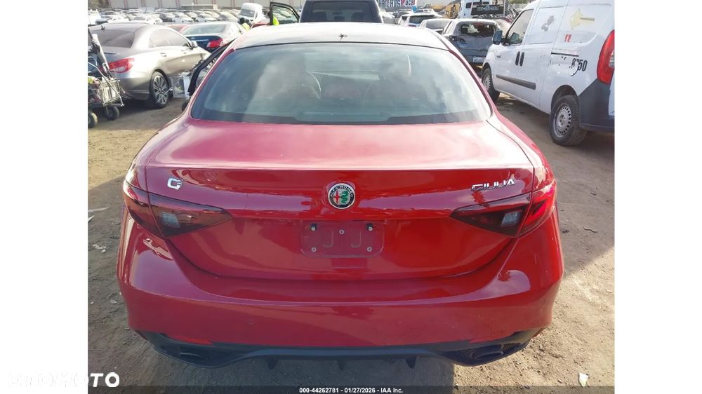 Alfa Romeo Giulia - 5