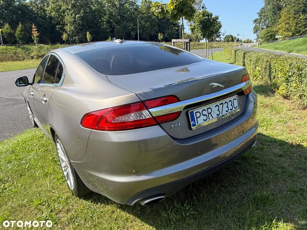Jaguar XF 3.0 V6 D Luxury - 22