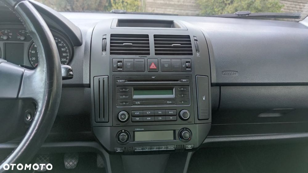 Volkswagen Polo 1.4 16V Comfortline - 14