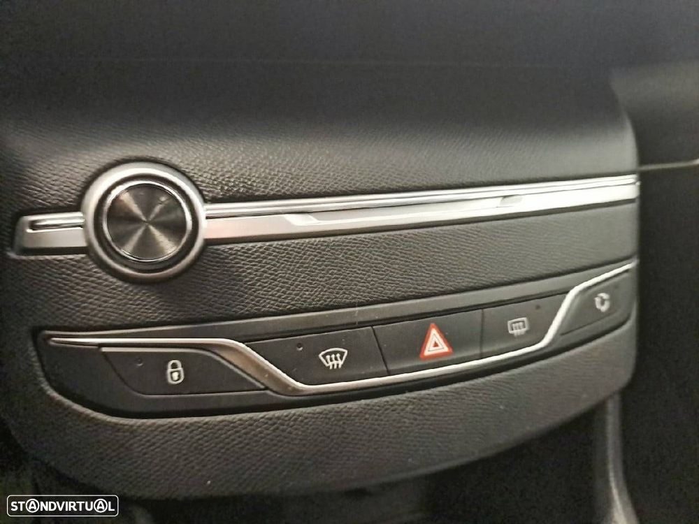 Peugeot 308 1.2 PureTech Style - 21