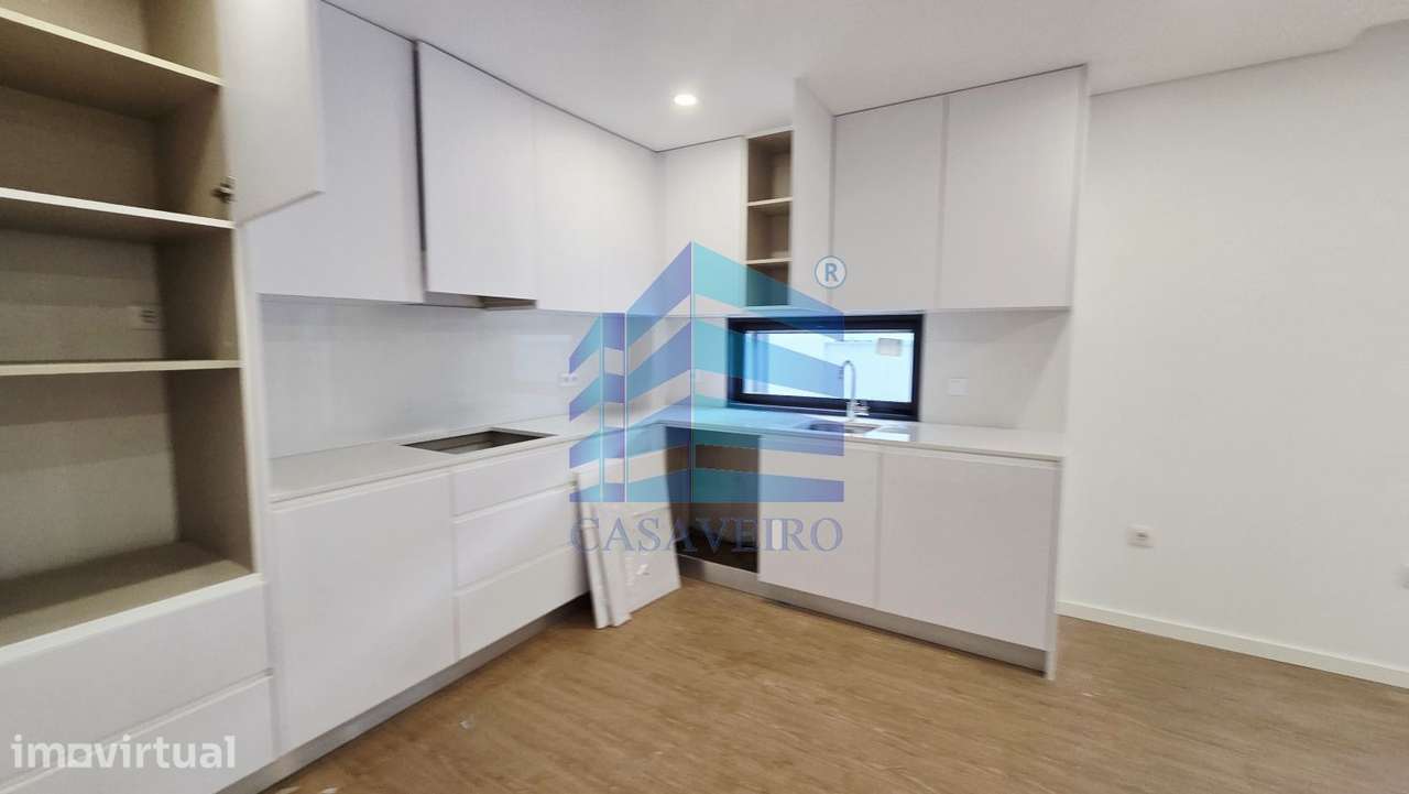 Apartamento T2  com Terraço no centro de Esgueira - Vista 4