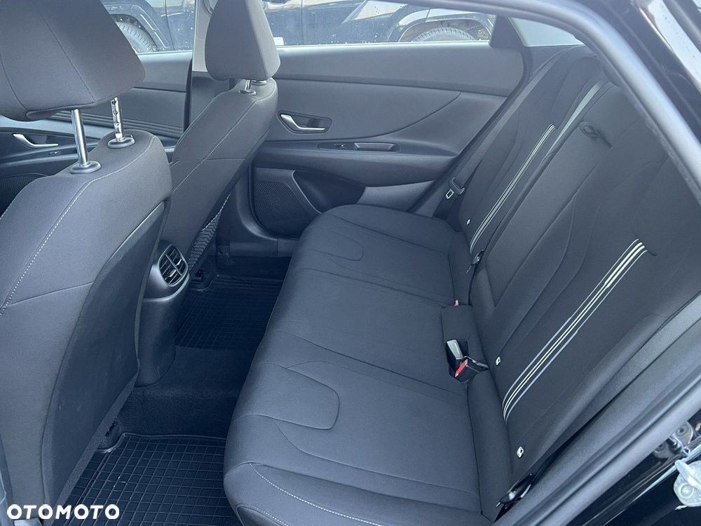 Hyundai Elantra - 11