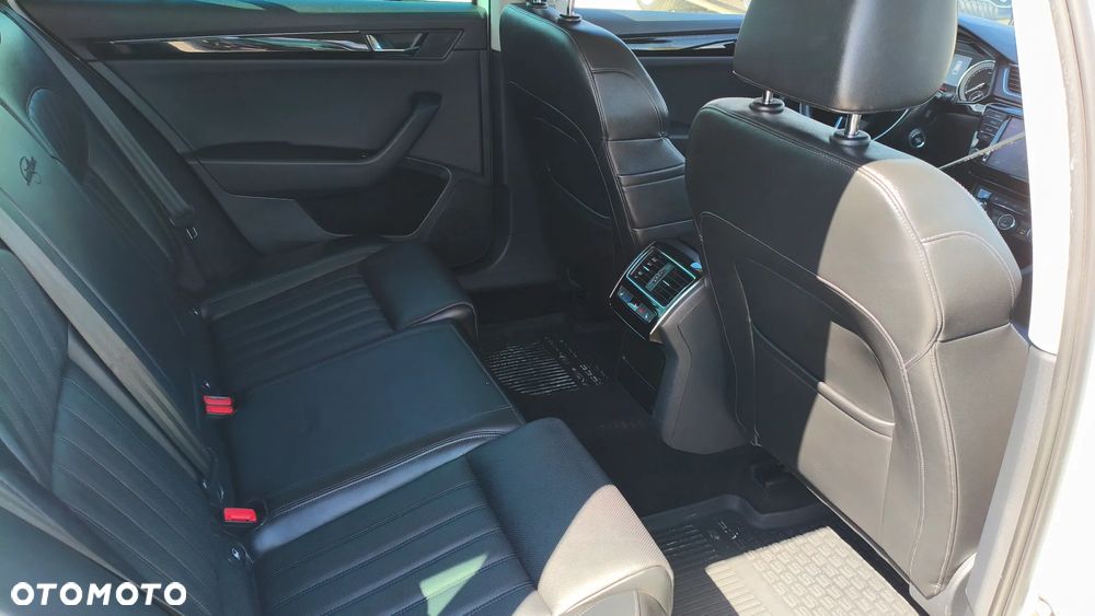 Skoda Superb 2.0 TDI L&K DSG - 17