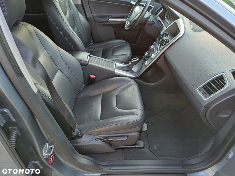 Volvo XC 60 D3 Geartronic Momentum - 23