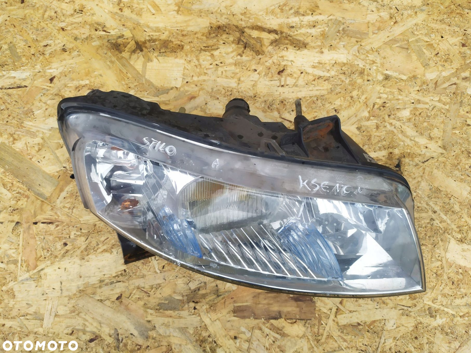 REFLEKTOR LAMPA PRAWY PRZÓD XENON FIAT STILO - 3