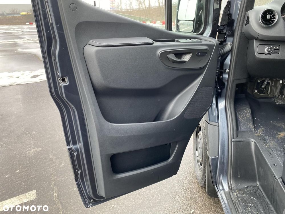 Mercedes-Benz Sprinter - 10