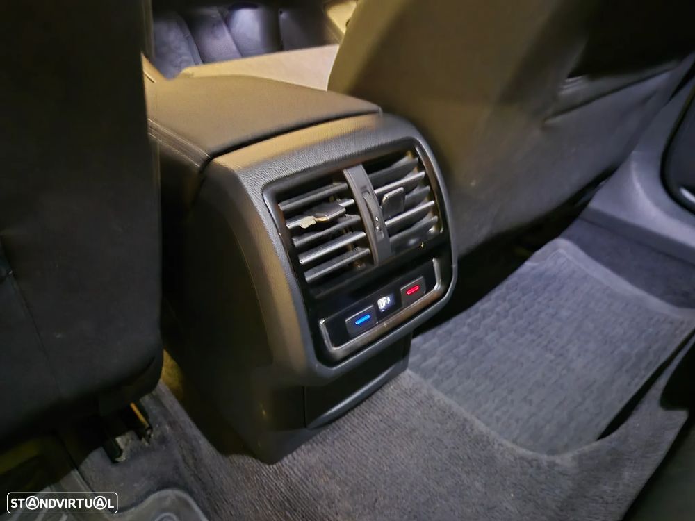 VW Passat Variant 2.0 TDI Trendline - 21