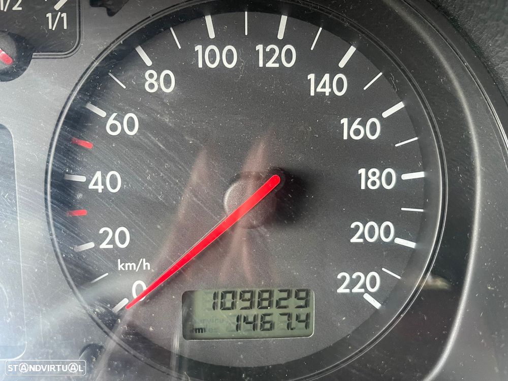 VW Golf 1.4i 25 Anos - 12