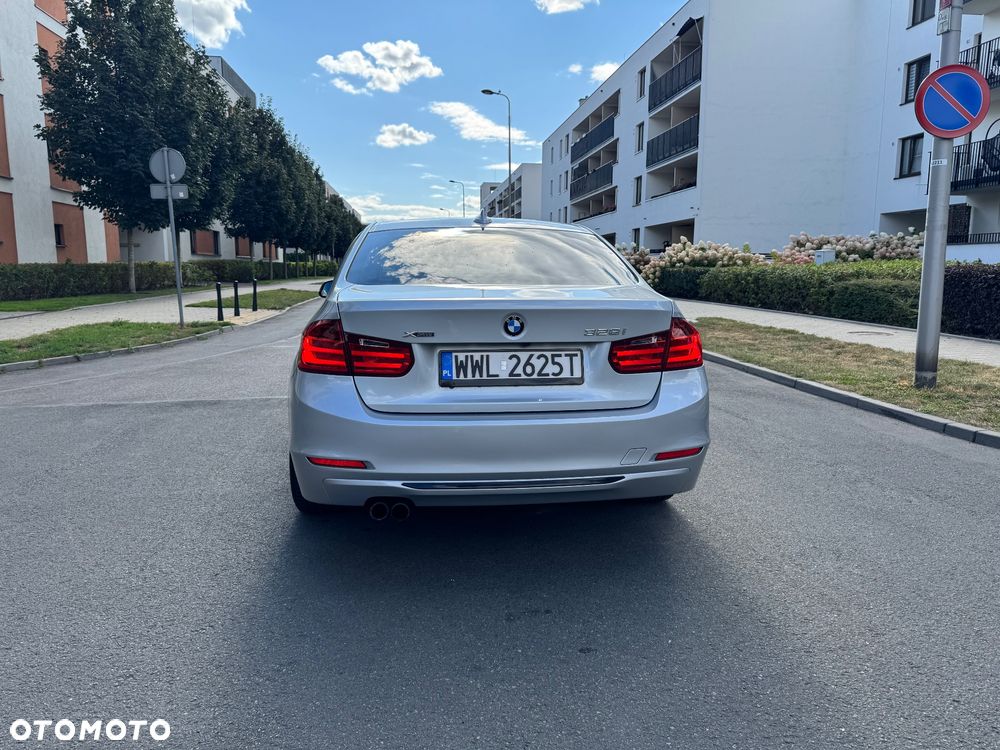 BMW Seria 3 328i Touring xDrive Sport Line - 11