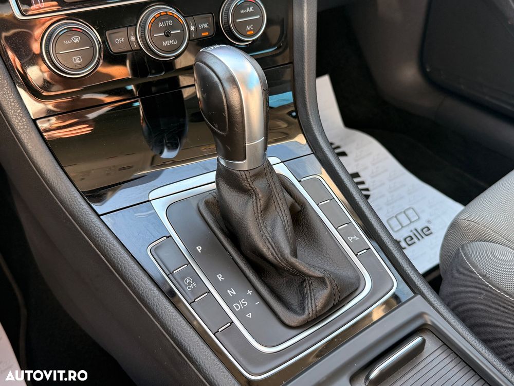 Volkswagen Golf - 12