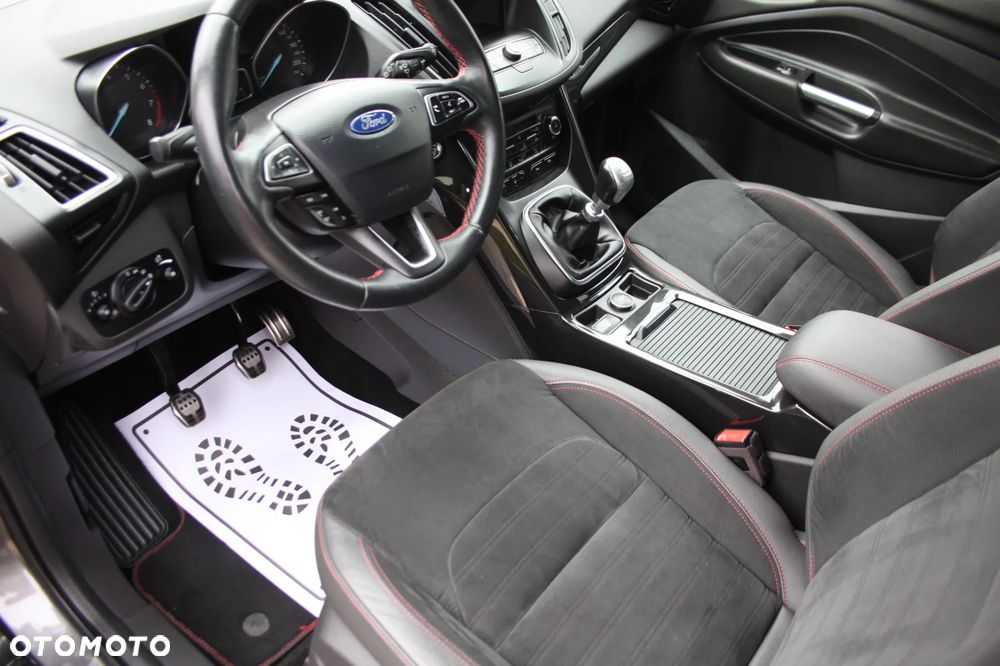 Ford Kuga 1.5 EcoBoost 2x4 ST-Line - 39