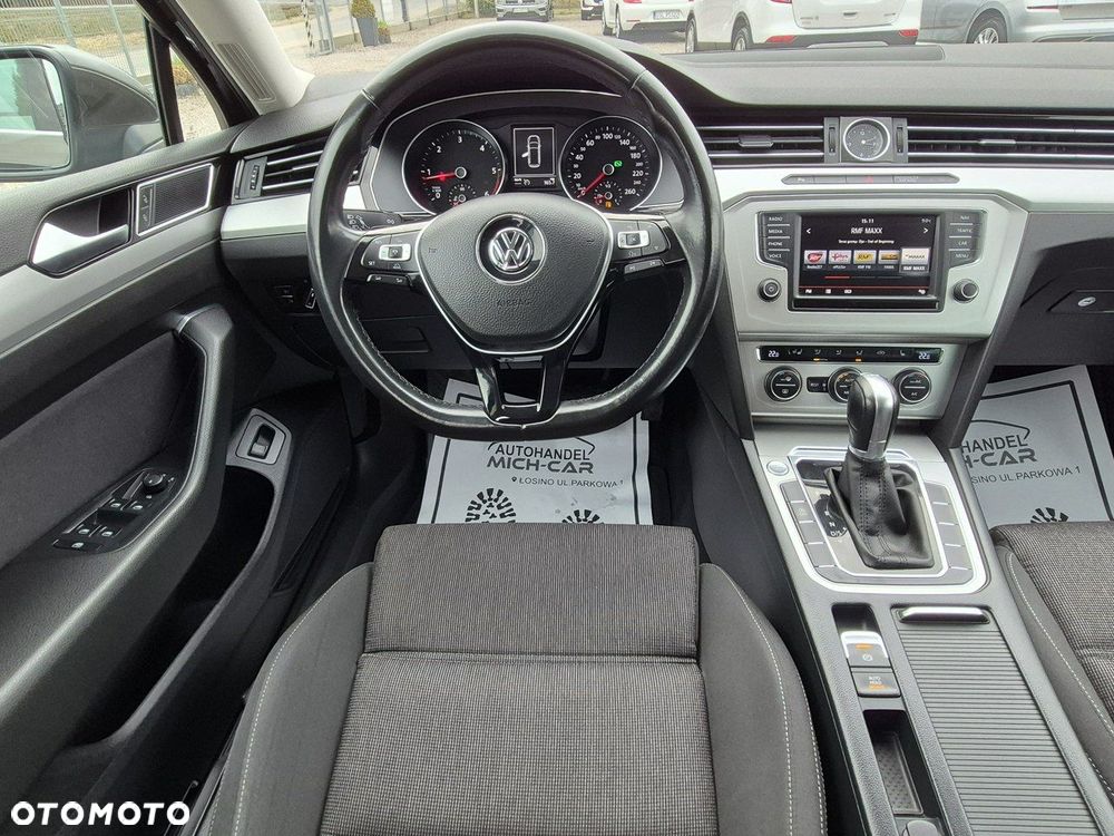 Volkswagen Passat - 32