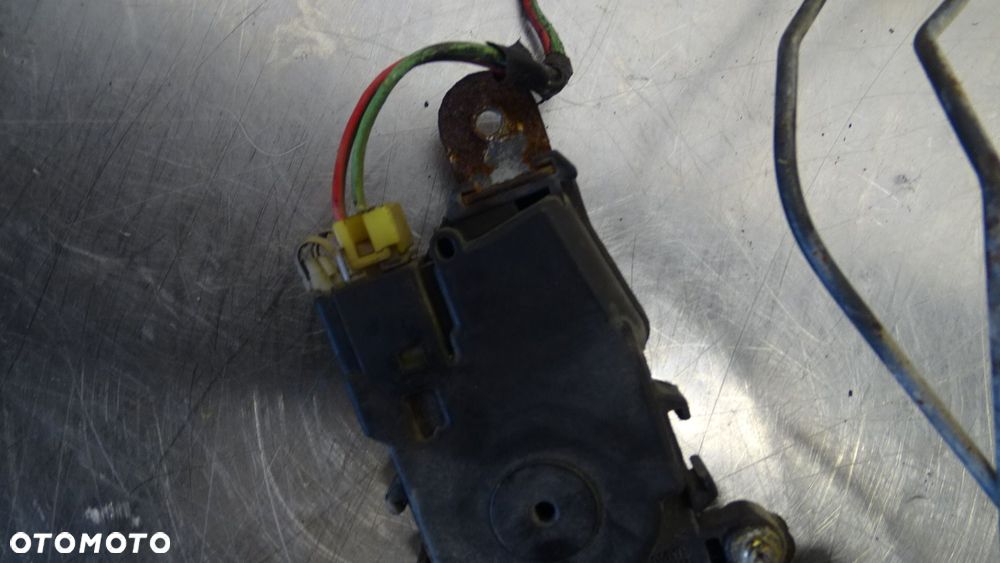 ZAMEK LEWY TYŁ DRZWI SUBARU FORESTER I 2.0 - 4