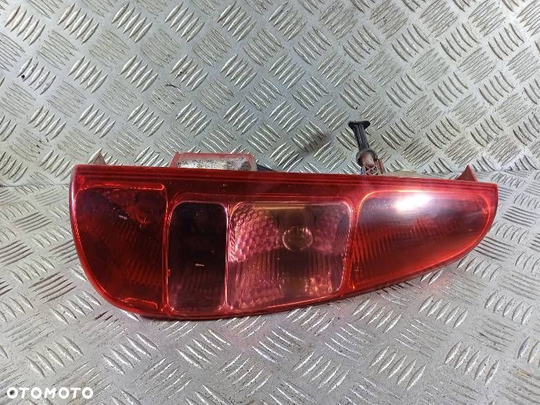 LAMPA LEWA TYLNA PEUGEOT 807 - 1