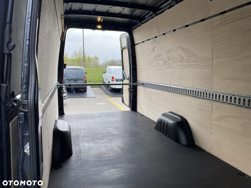 Mercedes-Benz Sprinter - 22