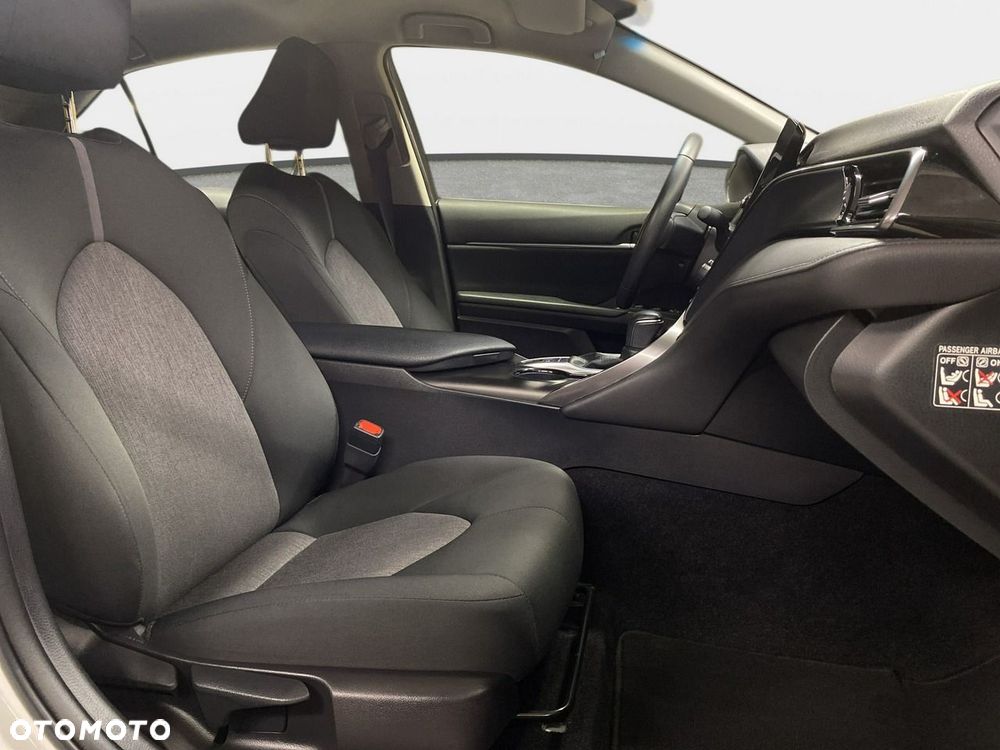 Toyota Camry - 12