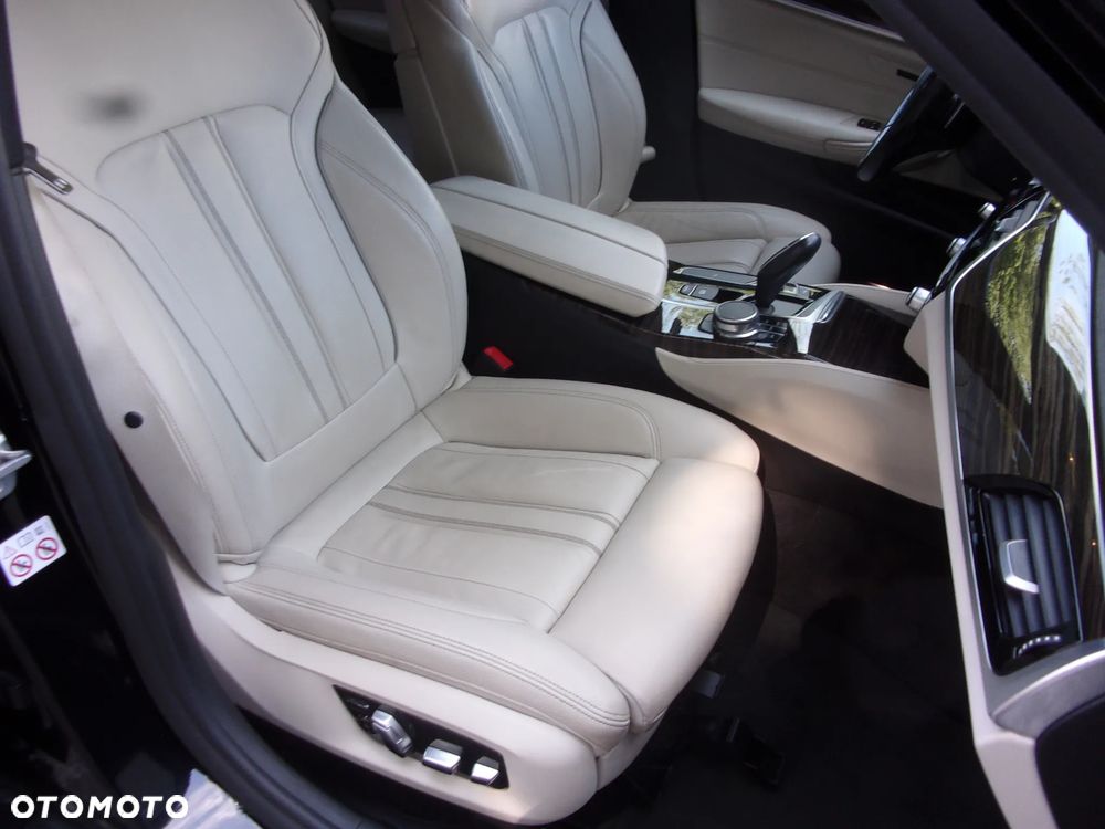 BMW Seria 5 530i xDrive Luxury Line - 31