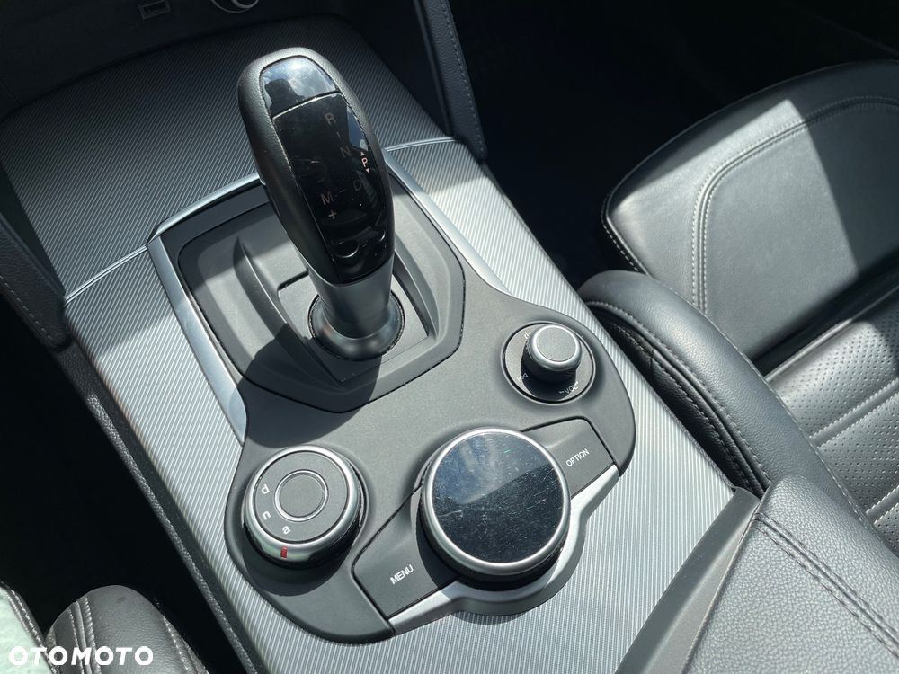 Alfa Romeo Stelvio 2.0 Turbo Sprint Q4 - 16