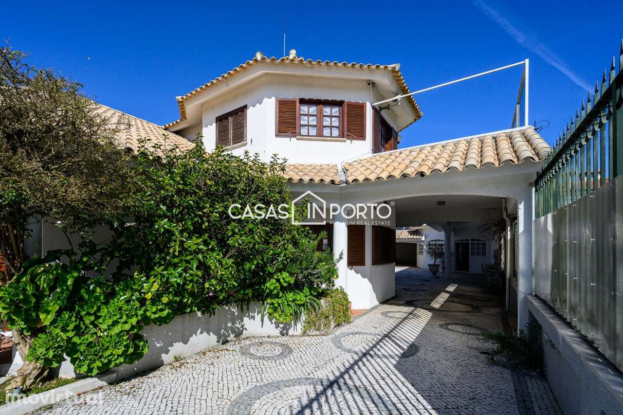 Moradia V5 - Estilo Americano com Piscina e Campo de Ténis – Entre - Grande imagem: 5/58