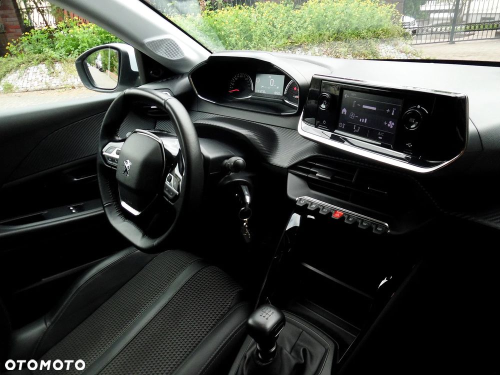 Peugeot 208 - 32
