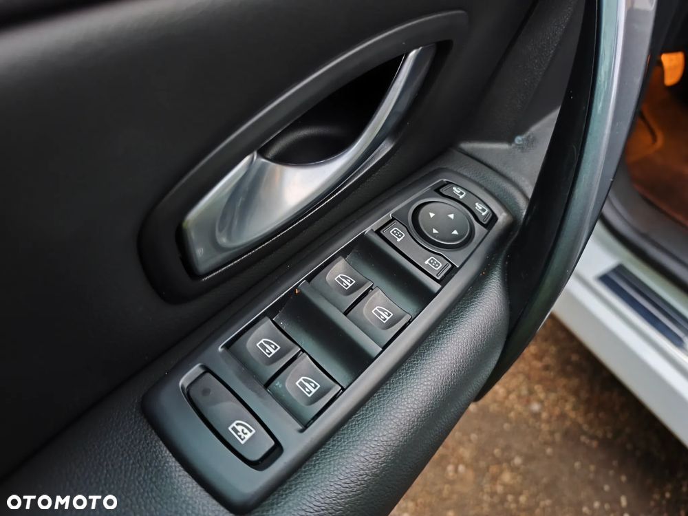 Renault Laguna dCi 150 FAP GT - 16