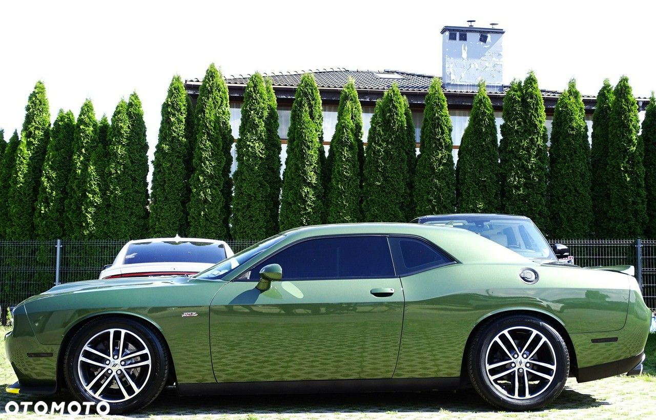 Dodge Challenger - 7