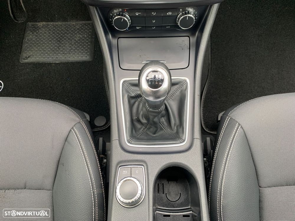 Mercedes-Benz A 180 d AMG Line - 33