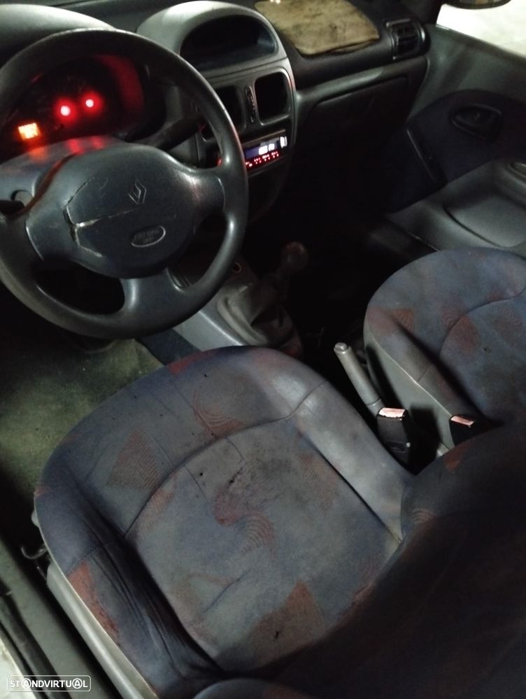 Renault Clio 1.9 D RN - 4