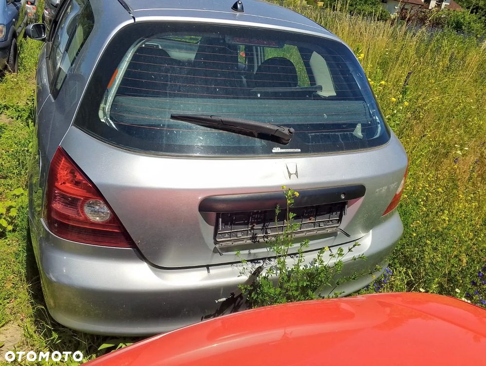 Honda Civic VII (00-04r.) 1.4 B 89KM. Silnik EU7 (D14Z6) (3113007)  Skrzynia SLW lakier NH623M. Cały na części. GWARANCJA !!!  Przód Tył Zestaw Komplet Drzwi Klapa Zderzak Błotnik Maska Grill Atrapa Szyba Pas Lampa Lusterko Boczki Fotel Kanapa Kokpit Deska Rozdzielcza Przełącznik Włącznik Sterownik Przewody Wiązka Instalacja Moduł Komputer Czujnik Listwa Pompa Alternator Wtryski Głowica Rozrusznik Kompresor Sprzęgło Dwumas Silnik Skrzynia ABS Klimatyzacji Paliwa Wspomagania Kolektor Turbina Przepustnica Zawór Chłodnica Koło Hak Belka Sanki Zawieszenie Mcpherson Półoś Amortyzator Wydech Tłumik Zacisk Most - 2