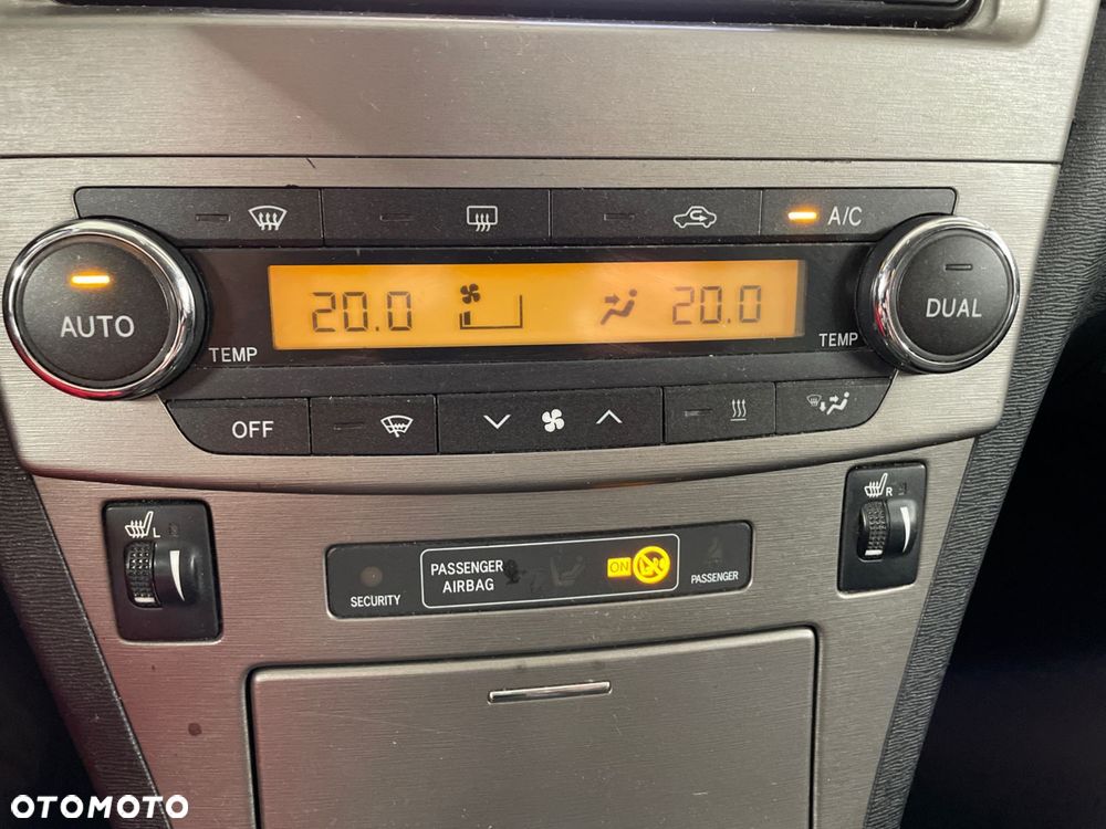 Toyota Avensis 2.0 D-4D 2010 - 40