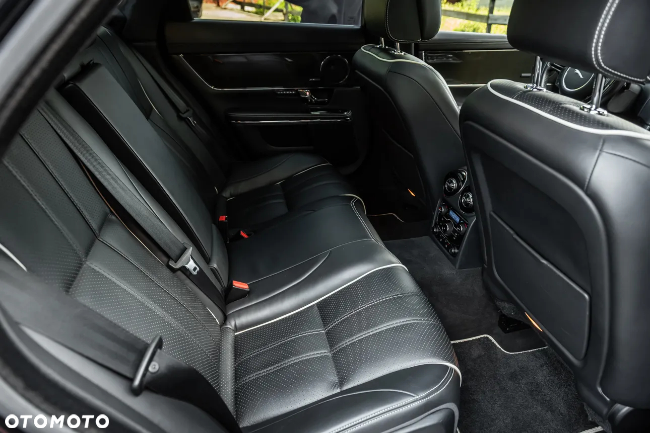 Jaguar XJ 3.0 T AWD LWB Premium Luxury - 30