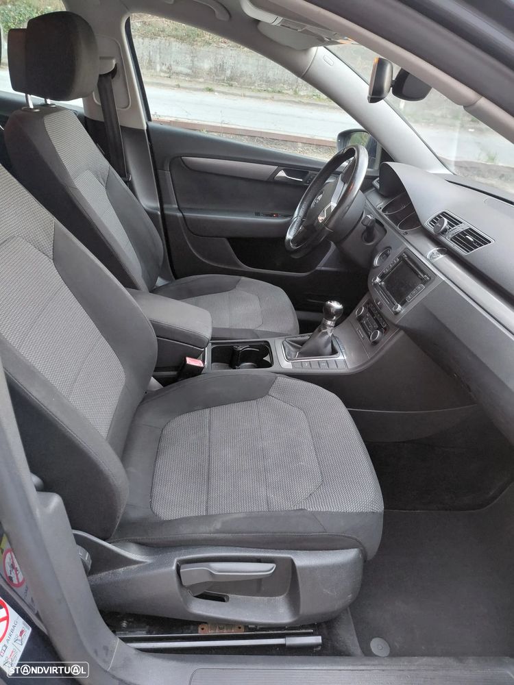 VW Passat 1.6 TDI Confortline - 14