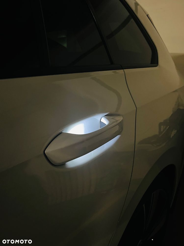 Volkswagen Golf VIII 2.0 TDI R-Line DSG - 28