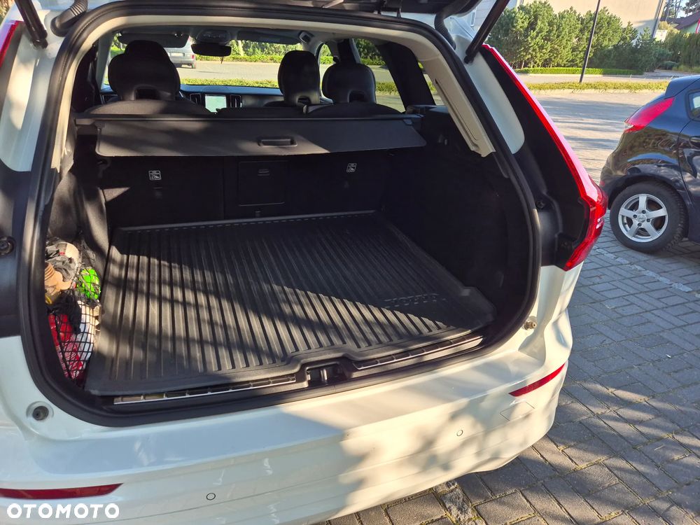 Volvo XC 60 B4 B Momentum Pro - 17