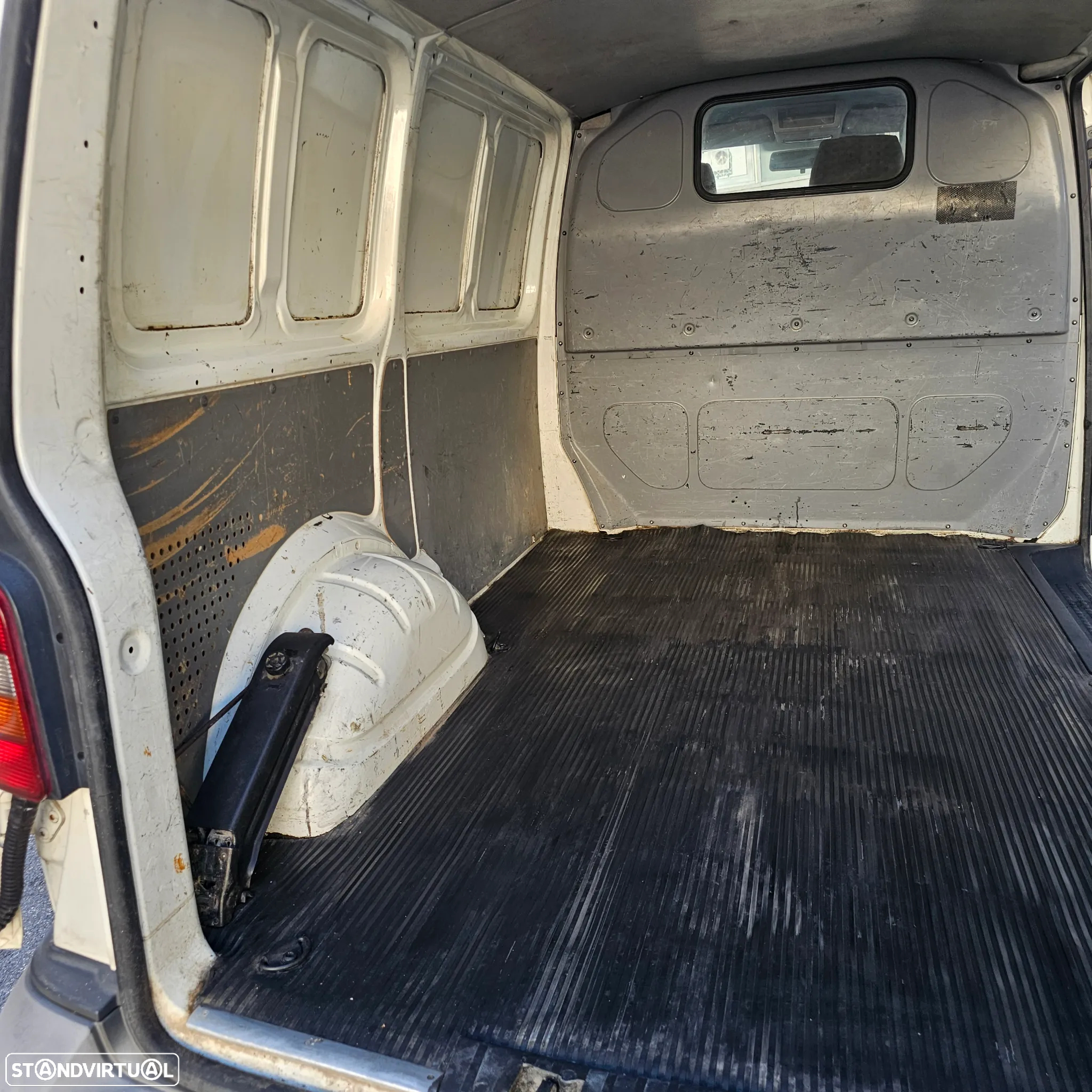 VW Transporter 2.5 TDI A/C - 19