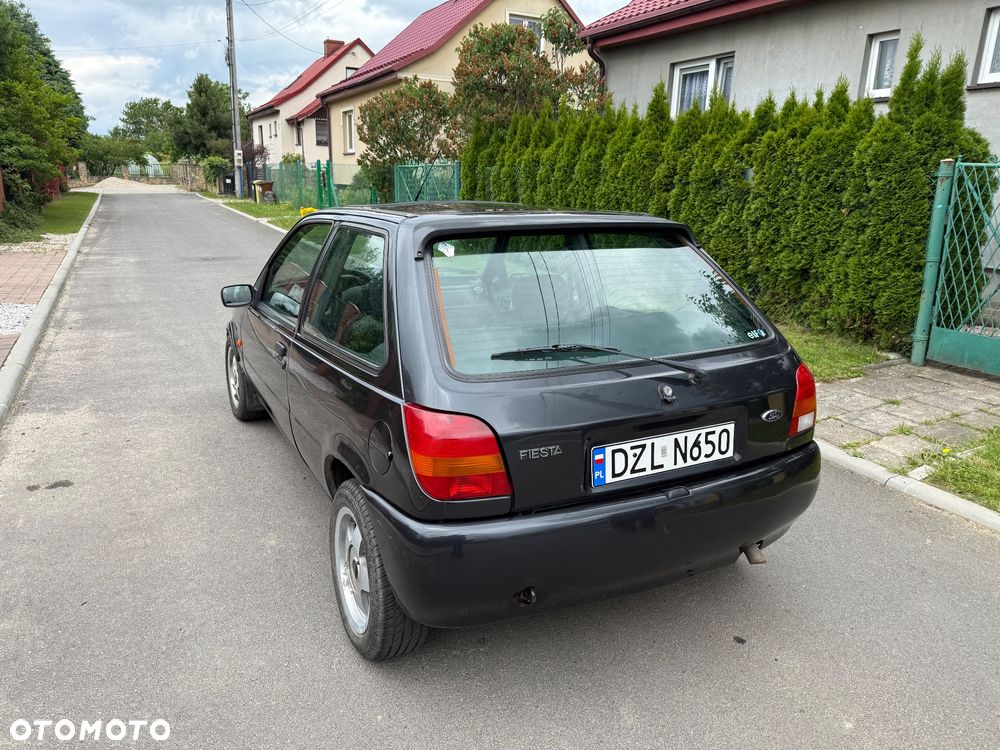 Ford Fiesta - 10