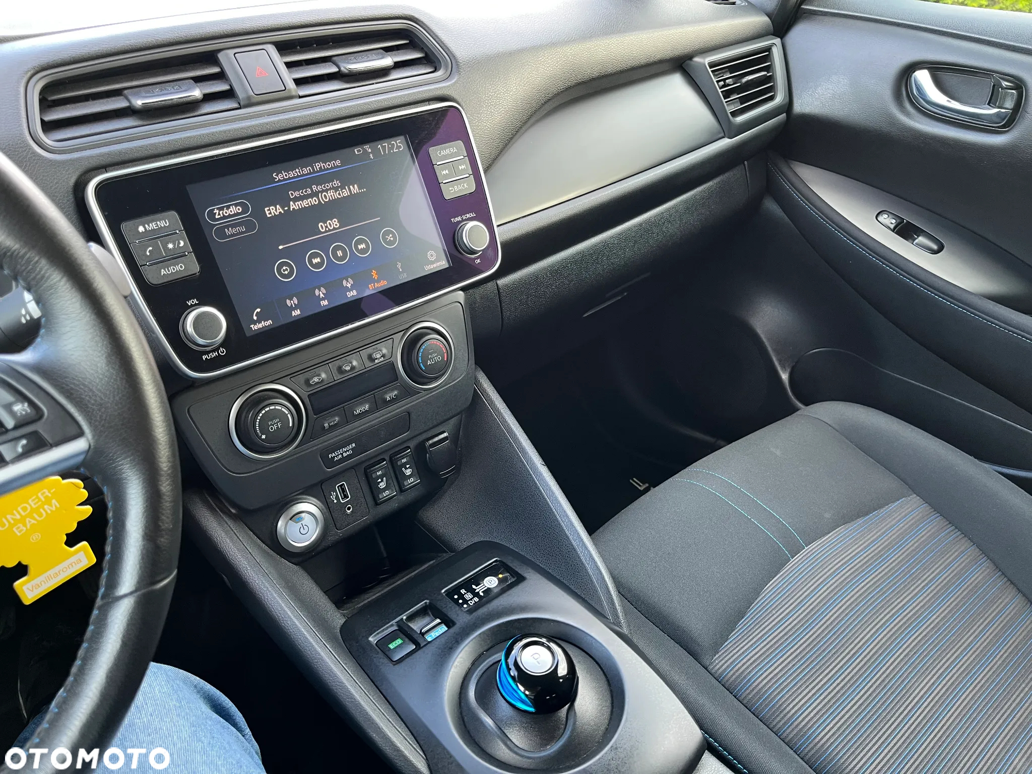 Nissan Leaf - 25