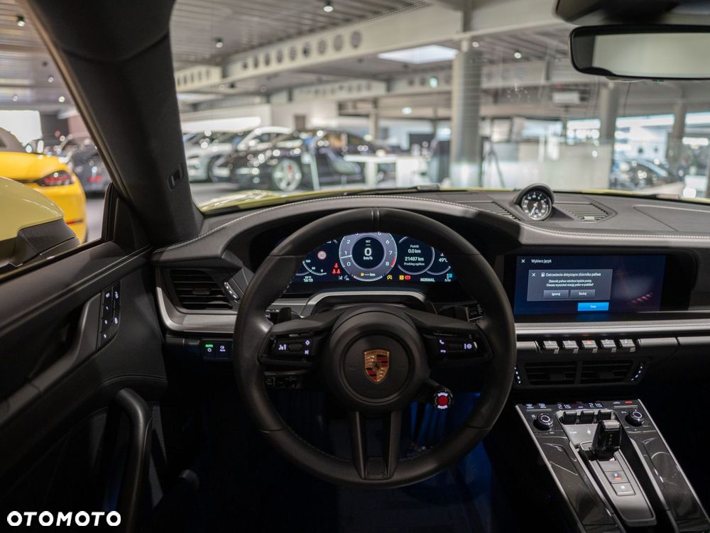 Porsche 911 Carrera - 28