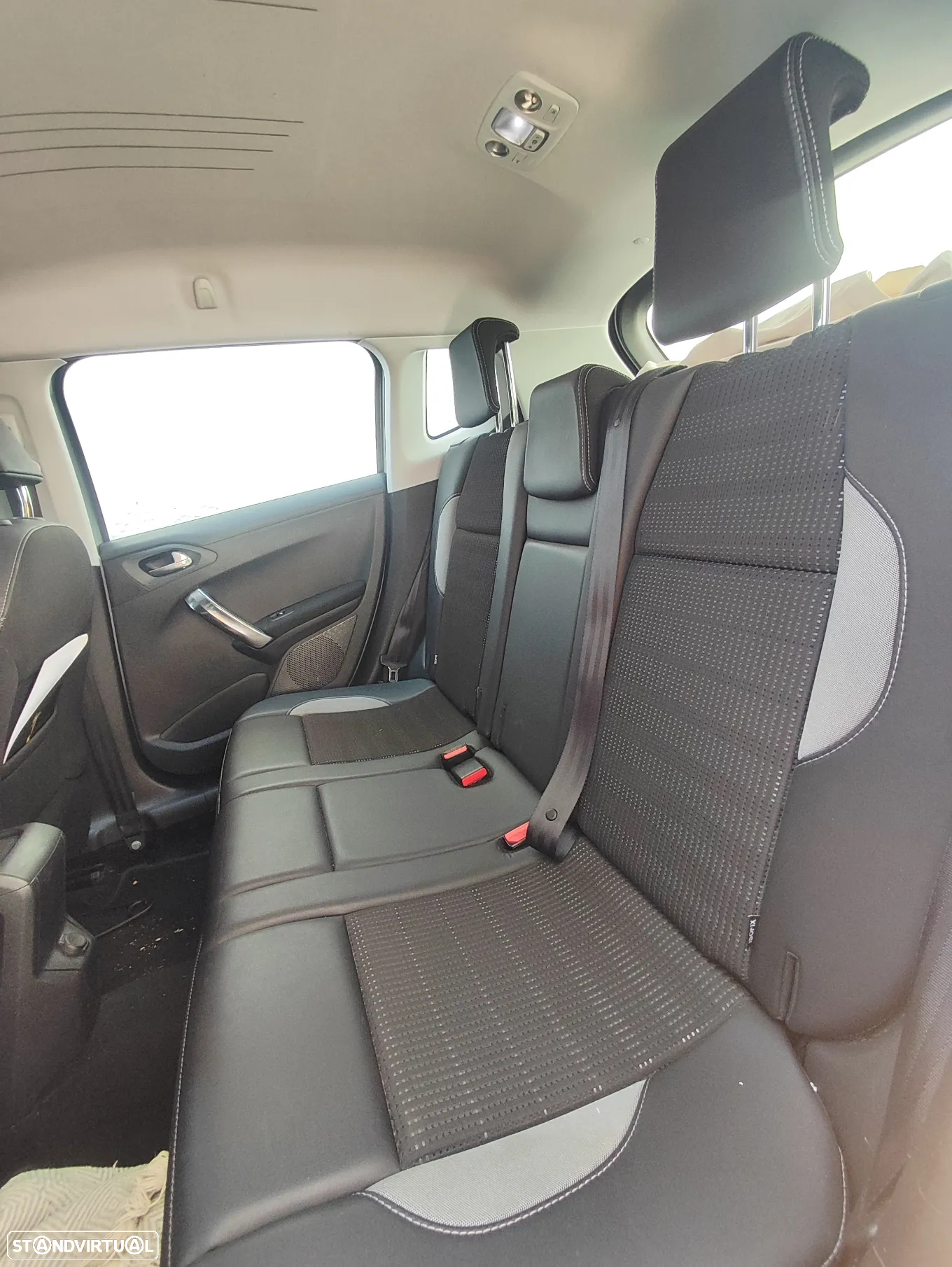 Peugeot 2008 1.2 PureTech Allure - 12
