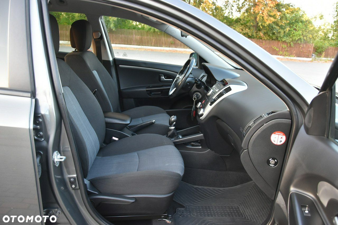 Kia Ceed - 11
