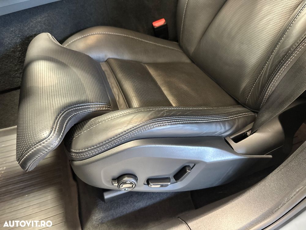 Volvo XC 60 B5 AT AWD MHEV Ultra Black Edition - 26