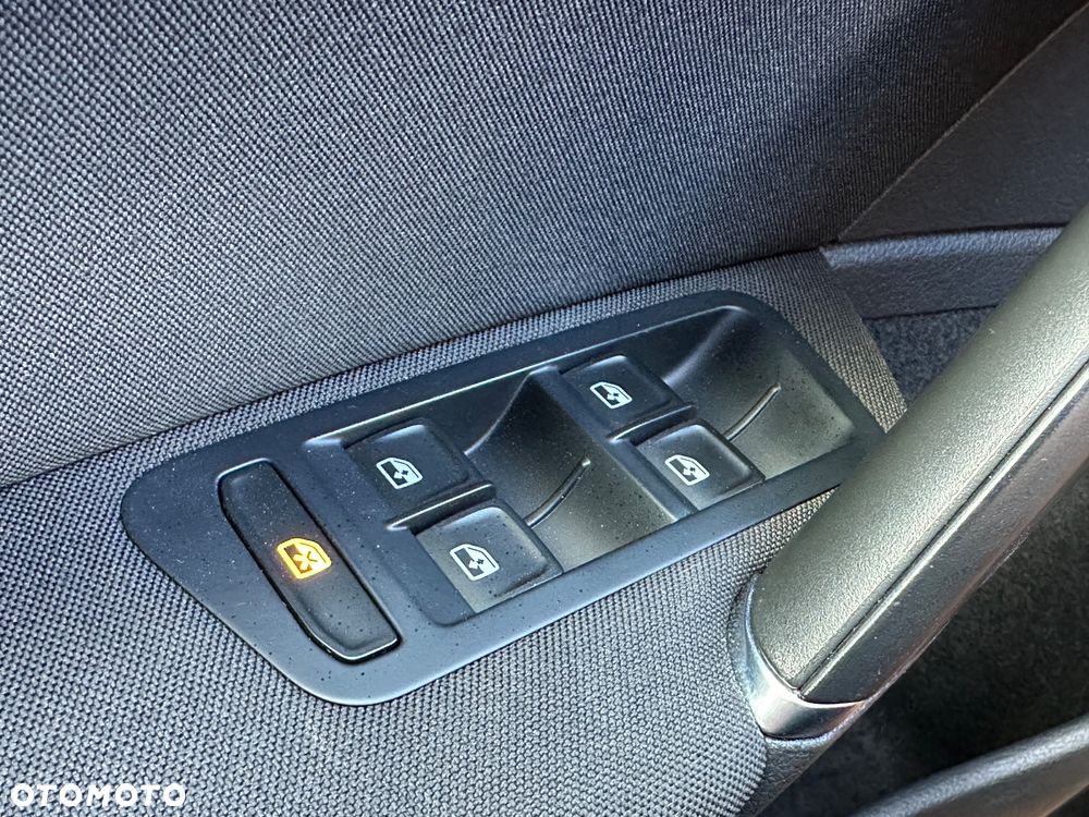 Volkswagen Golf 2.0 TDI BlueMotion Technology Cup - 33