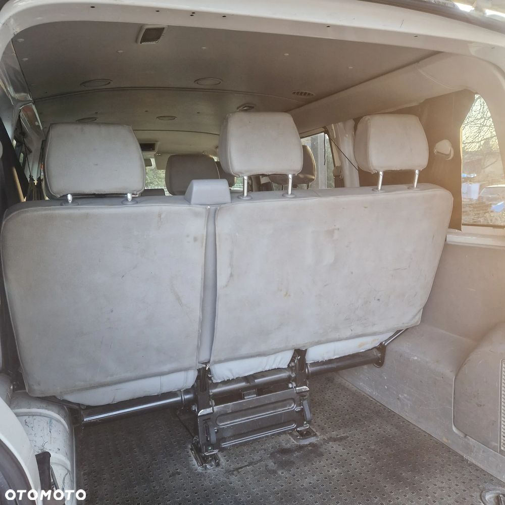 Volkswagen Caravelle - 7