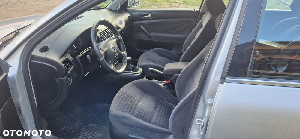 Volkswagen Passat 1.9 TDI Basis - 6