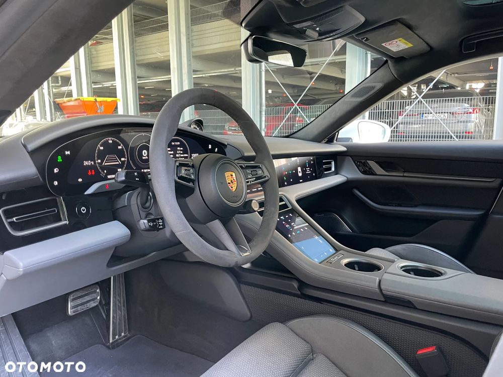 Porsche Taycan Turbo - 23