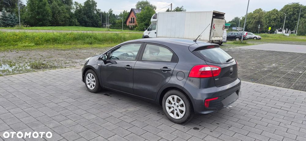 Kia Rio - 5